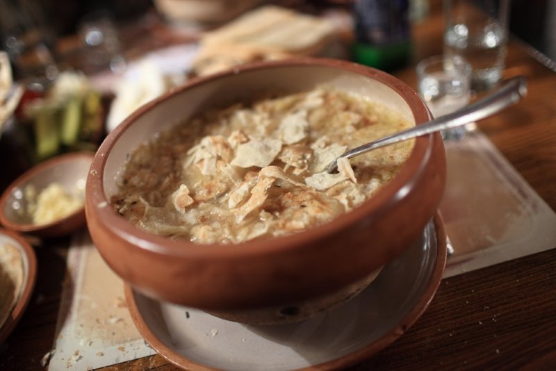 Какой суп называют «блюдом бедняков» и как его варить