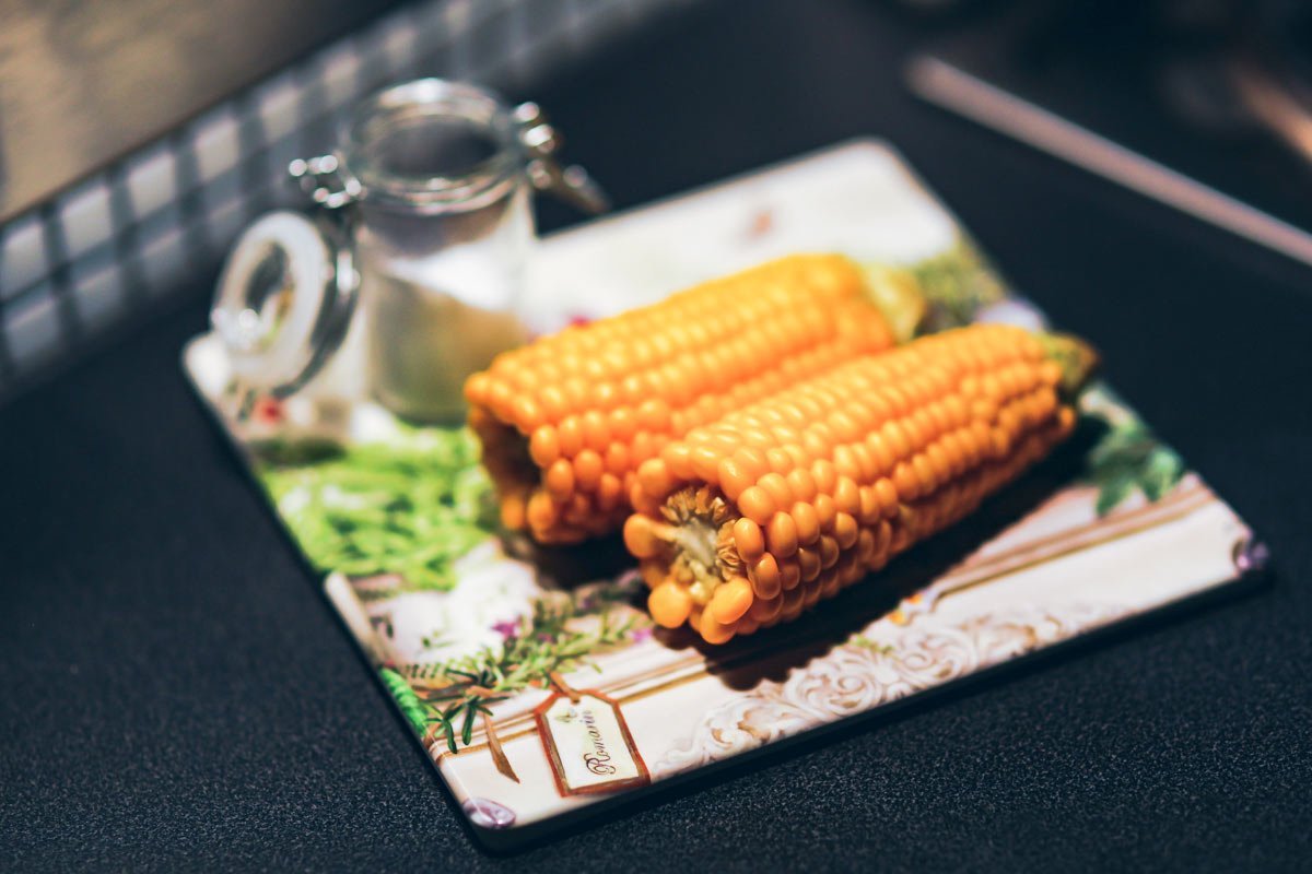 Украинская хозяйка научила, что подавать кукурузу нужно с соленым салом