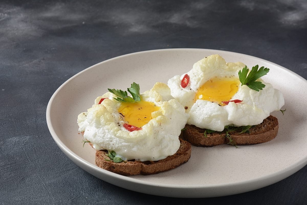 Воздушные яйца «Орсини», которыми завтракал сам Клод Моне