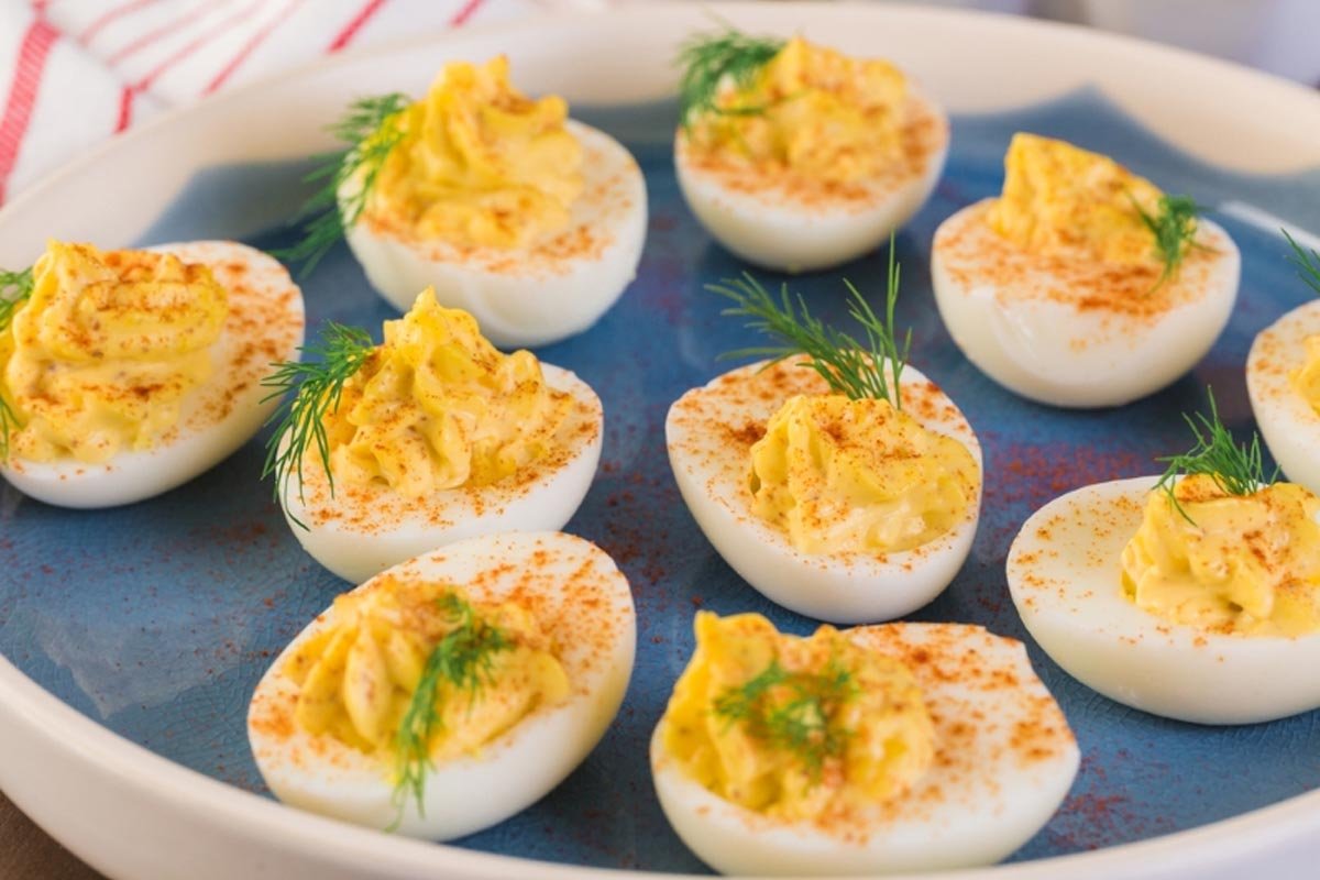 Фаршированные яйца, которые нужно готовить лишь из домашних яиц