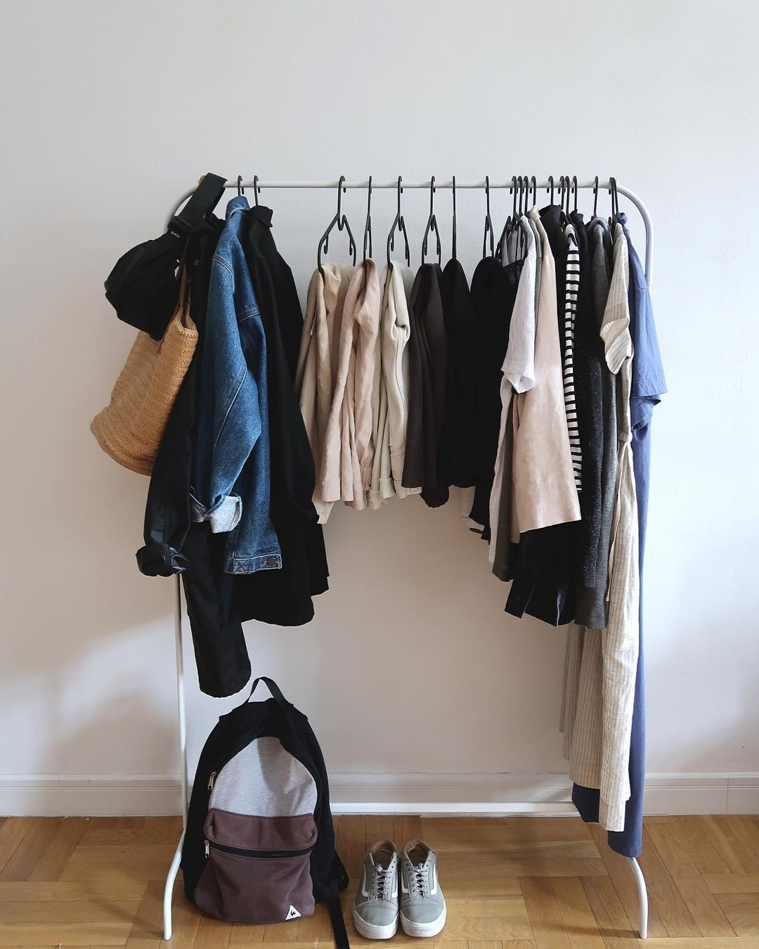 Почему слишком много одежды в шкафу — прошлый век