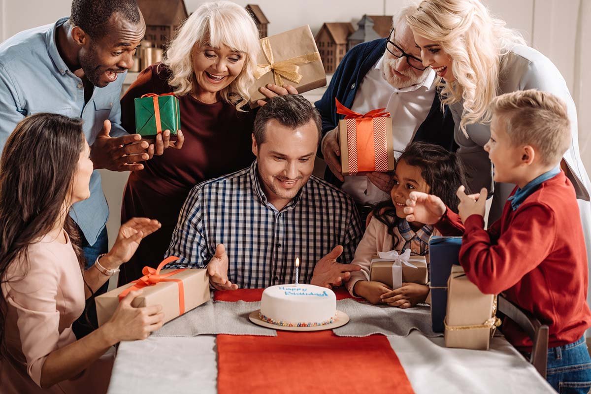 Почему друзья не приглашают праздновать день рождения