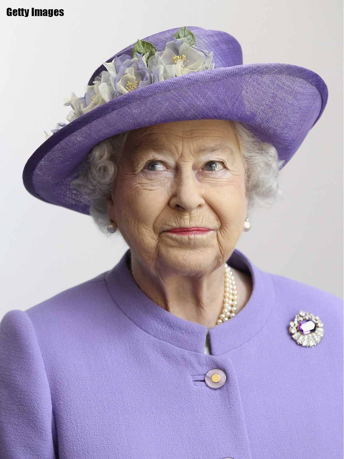 Наряды королевы Елизаветы до того ,как она стала носить универсальный фасон