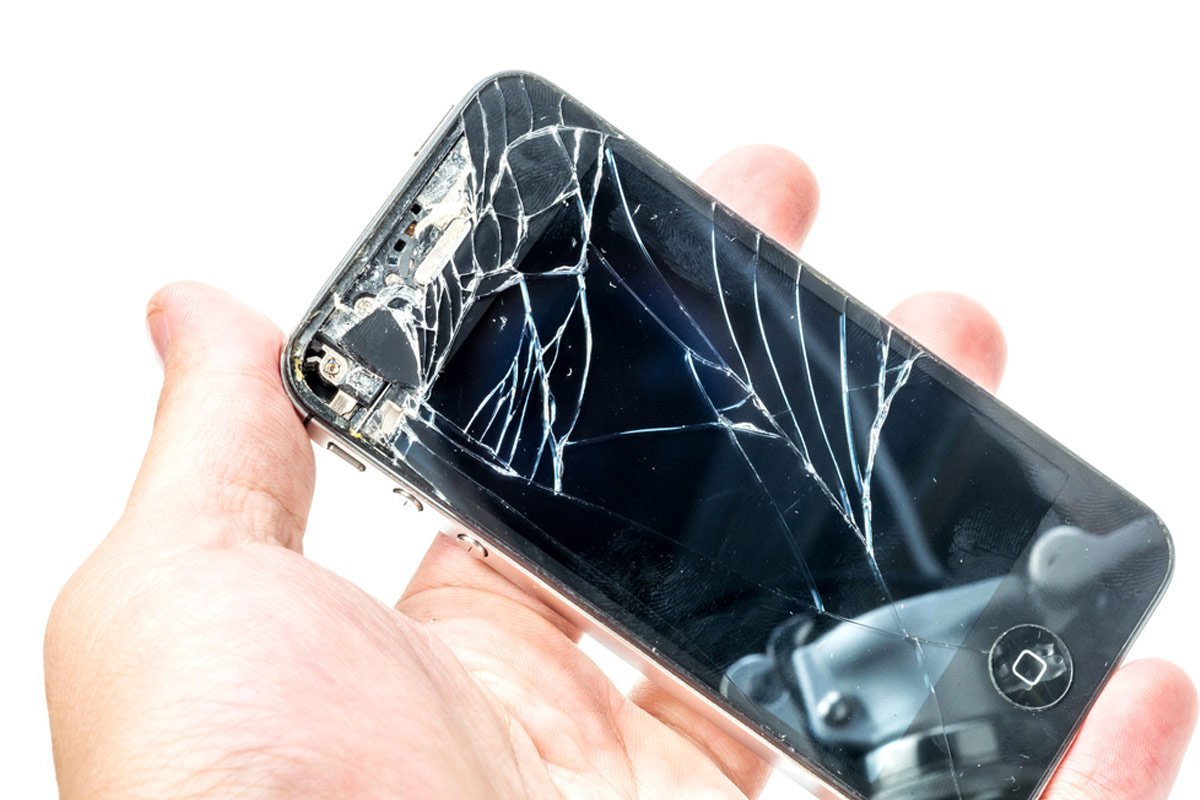 Надо ли платить, если ребенок случайно разбил чужой телефон в школе