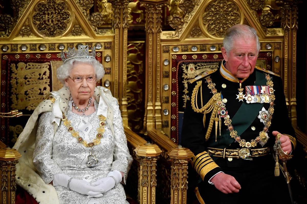 Почему королеве не нравятся планы принца Чарльза на престол
