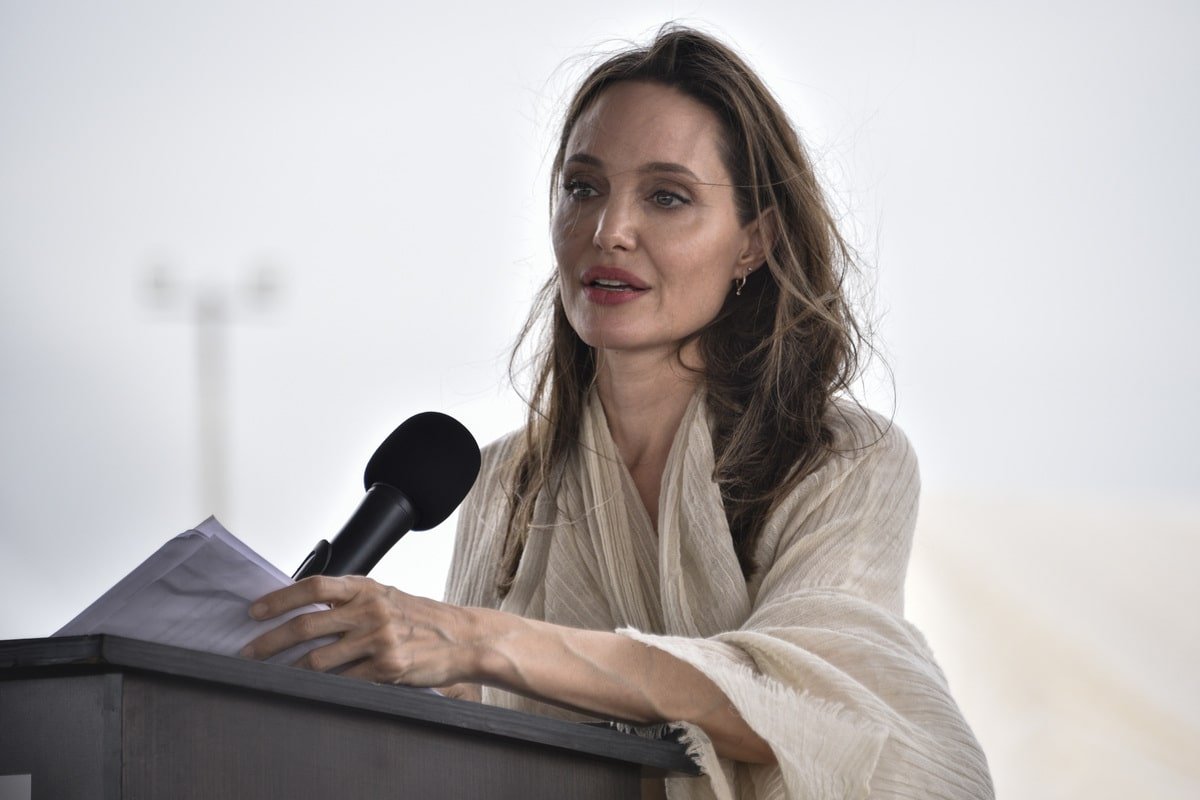 Что не поделили Анджелина Джоли и жена Джорджа Клуни Амаль