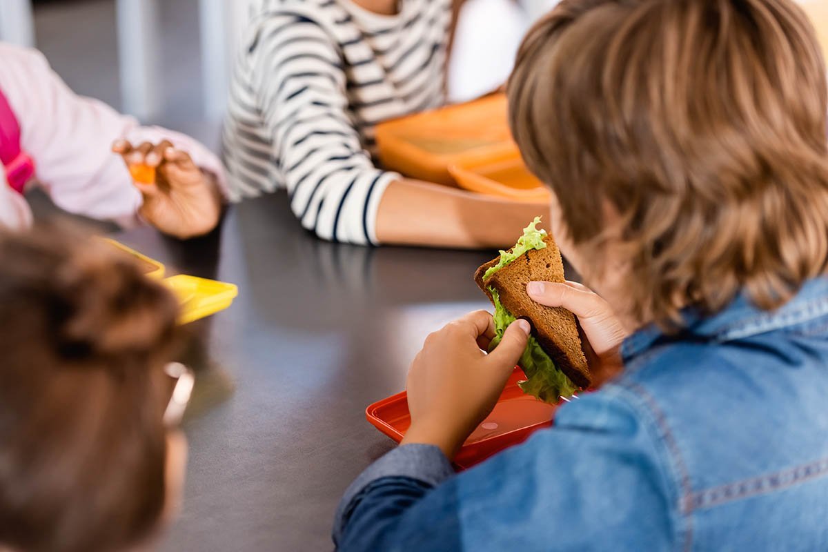 Дети сидят голодные, или Кому нужны такие резкие перемены в школьном меню