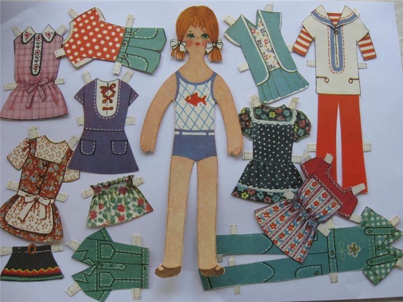 Почему советские девочки так любили играть с бумажными куклами
