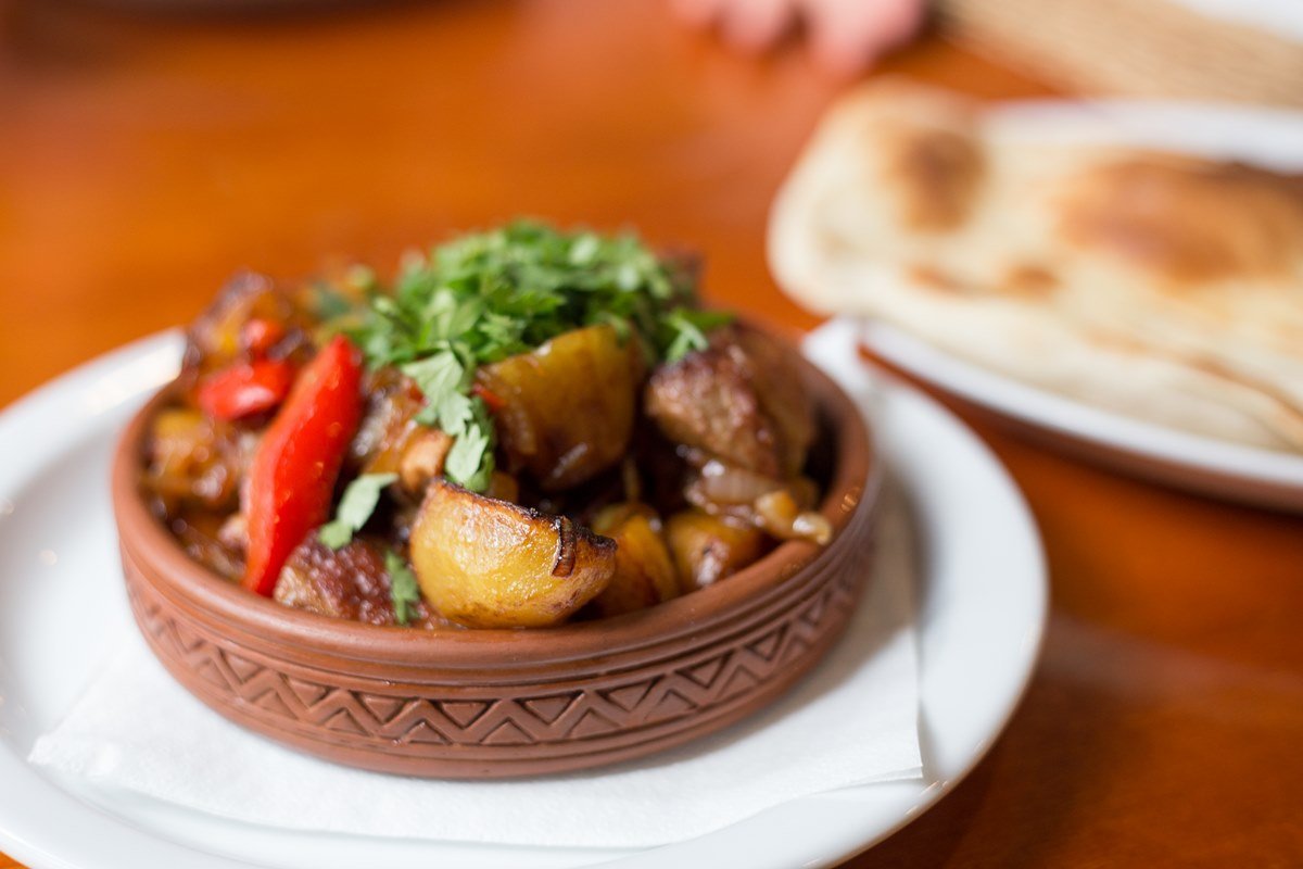 Грузинское блюдо оджахури: всегда выигрышное сочетание мяса и картофеля