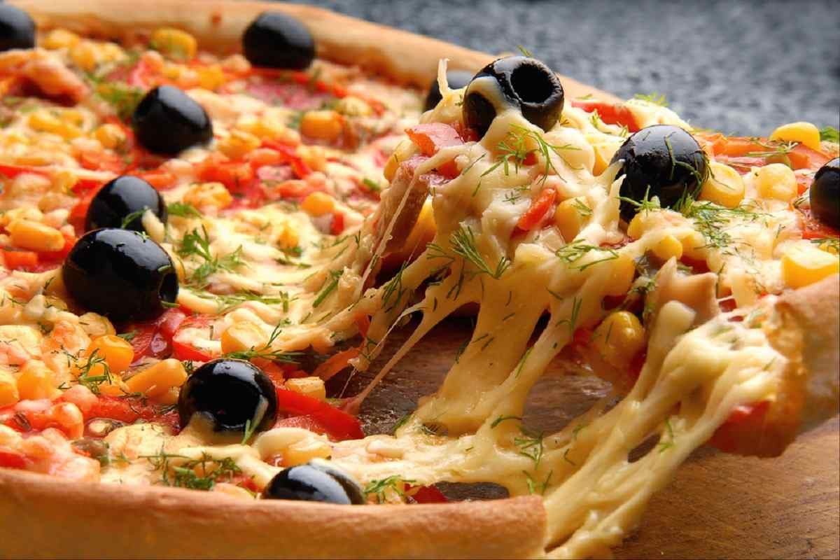 Сыр для пиццы: 5 видов, которые не плавятся и портят вкус