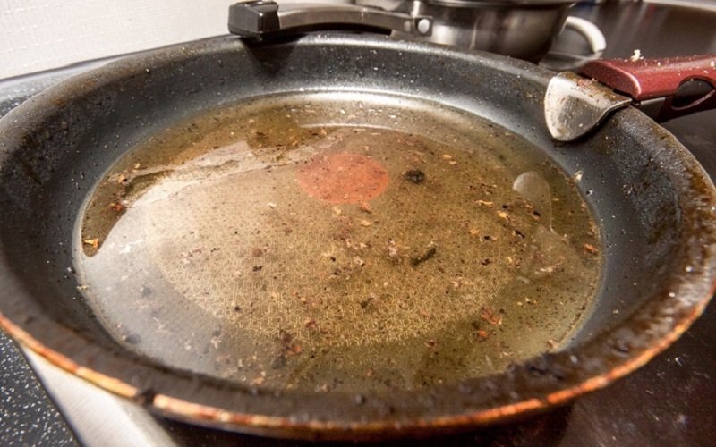 Как отмыть любую сковороду от многолетнего нагара: английский способ