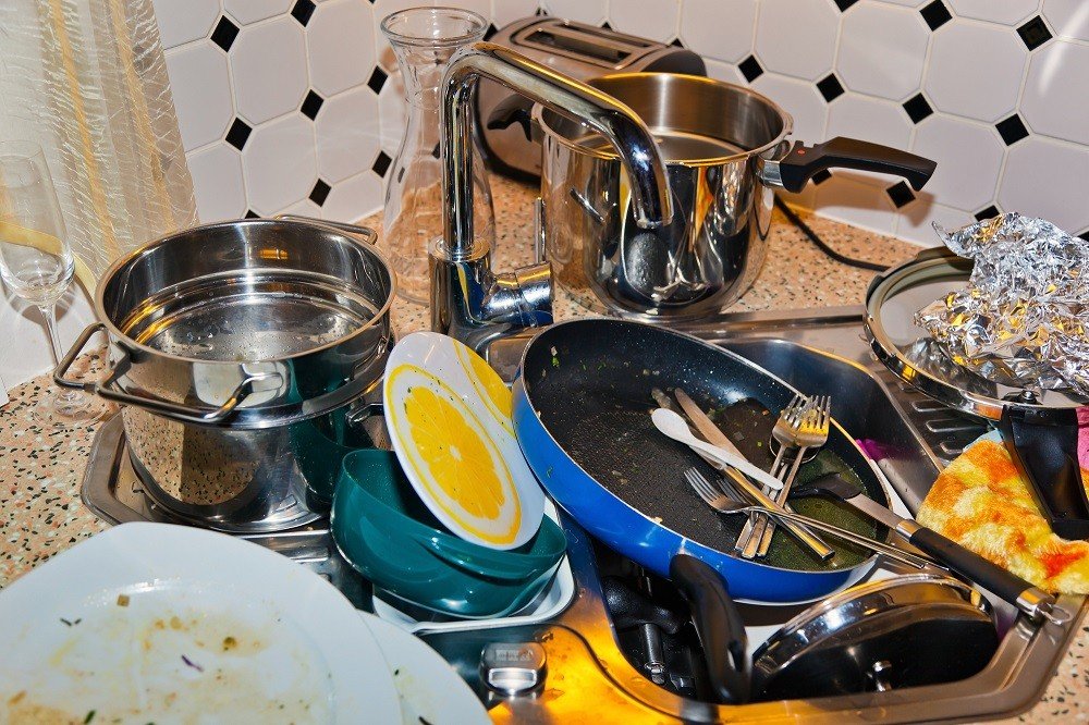 Почему нельзя оставлять грязную посуду на ночь