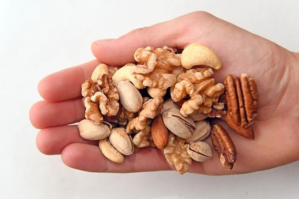Вы любите орехи? Вот, что происходит в организме, если есть орехи больше нормы!