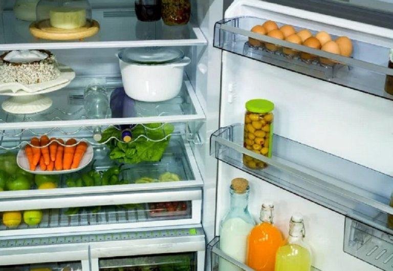 У меня холодильник всегда зеркально чистый и в нем не пахнет, а я его даже не мою: ни тряпкой, ни губкой. Делюсь своей хитростью