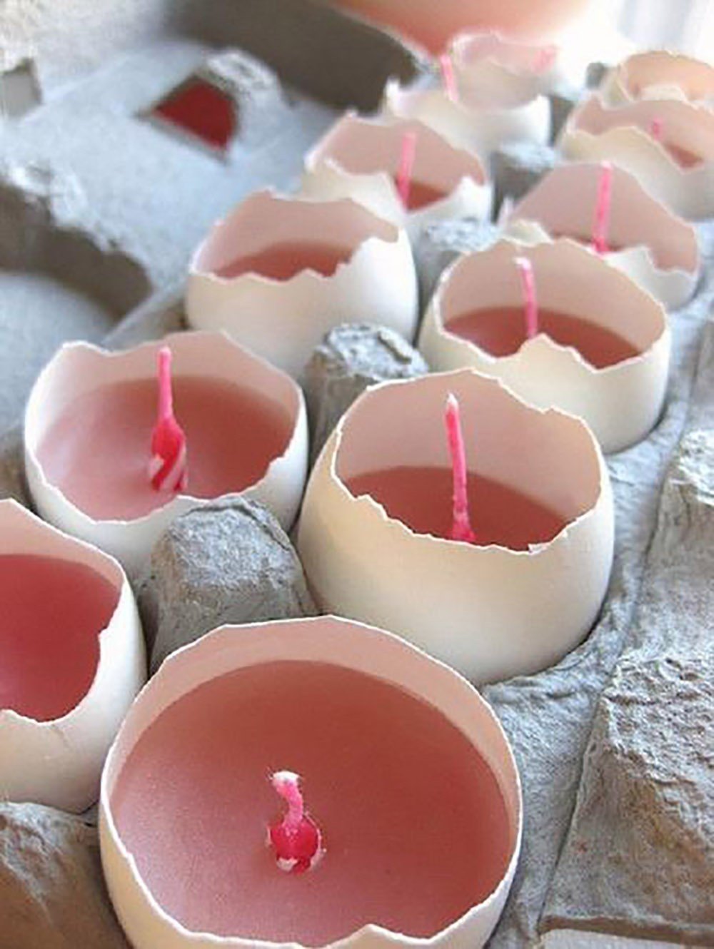 Что можно сделать из коробки яиц. Декор из ячеек для яиц. Декор из упаковки для яиц. Поделка из ячеек для яиц. Необычные свечи.