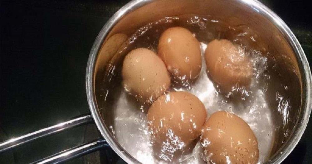 Зачем добавлять соду, когда варите яйца